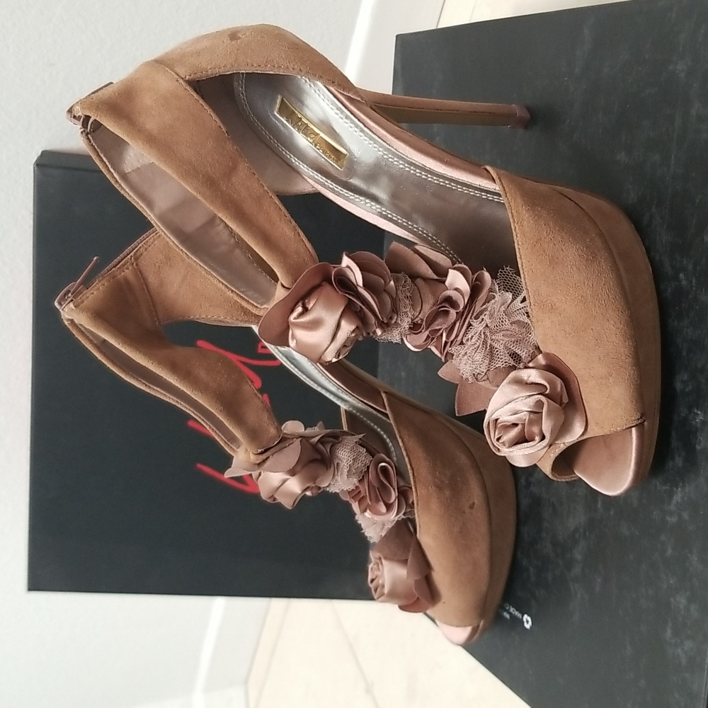 Wild Pair heels, size 8B (8.5), color pale pink